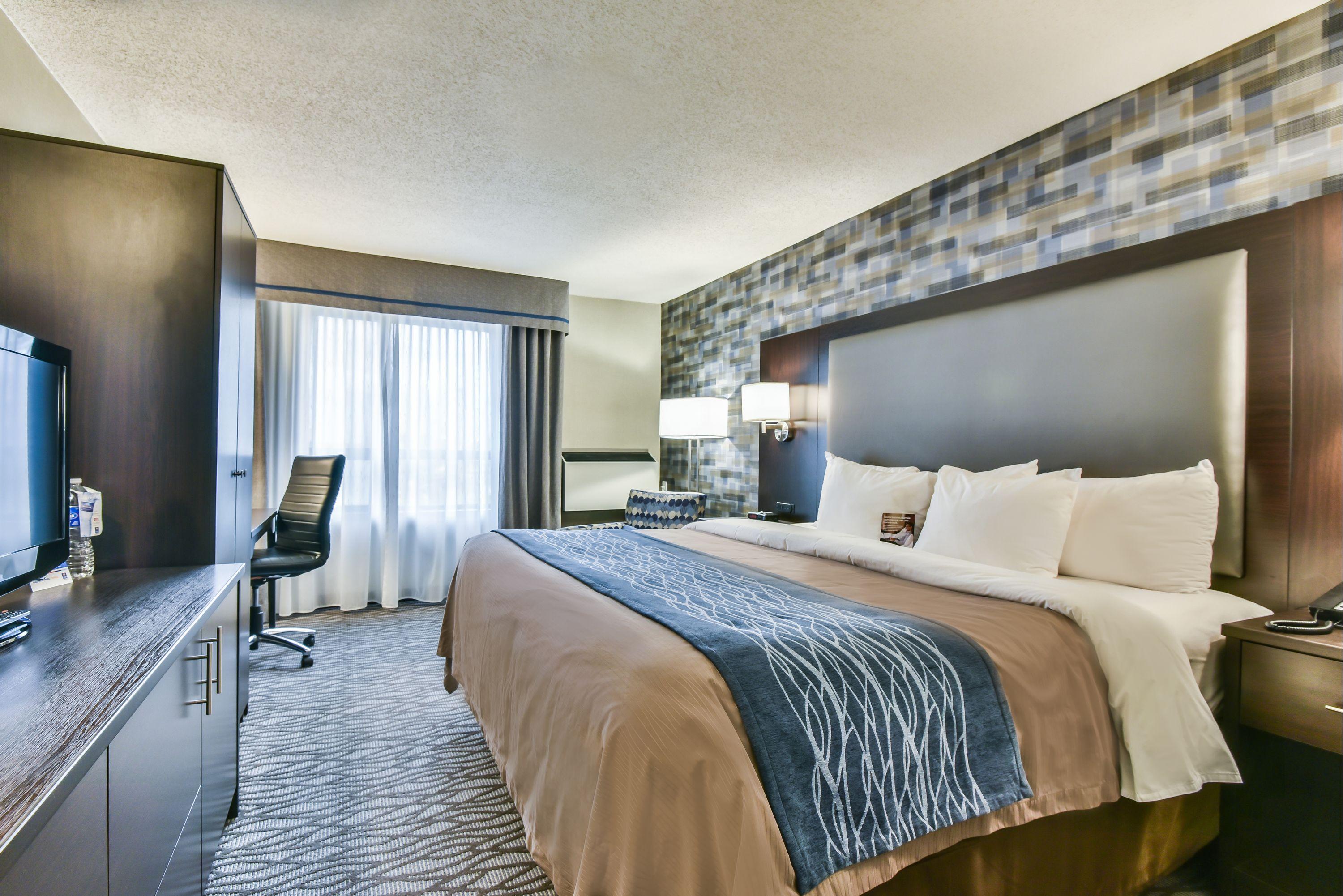 pointe claire hotels