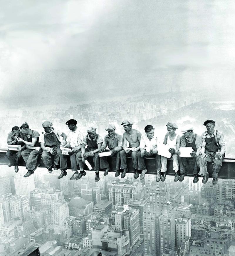 lunch on a skyscraper fake