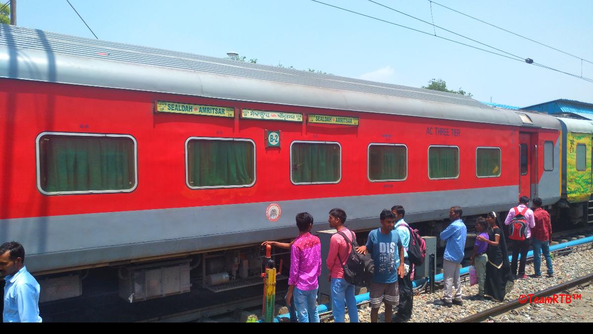 12380 train time table