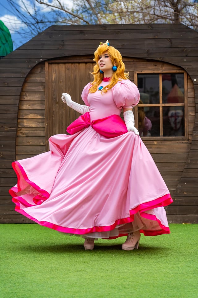 peach cosplay