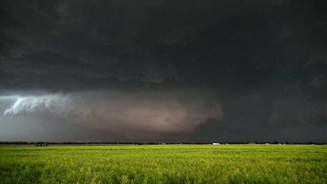 widest tornado in the world