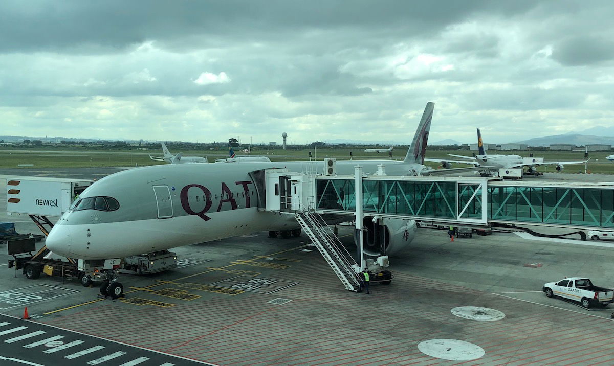 does qatar airways fly to toronto