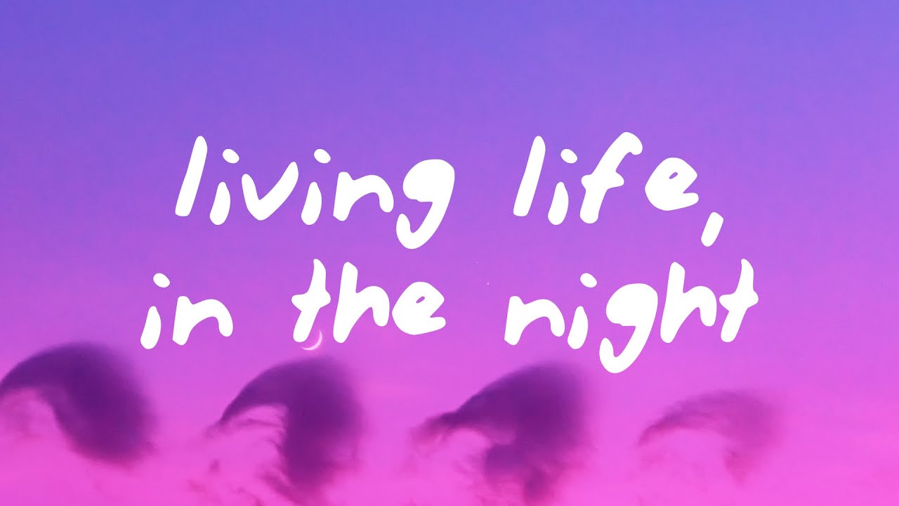 living life in the night traduction