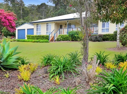 17 topaz drive emerald beach