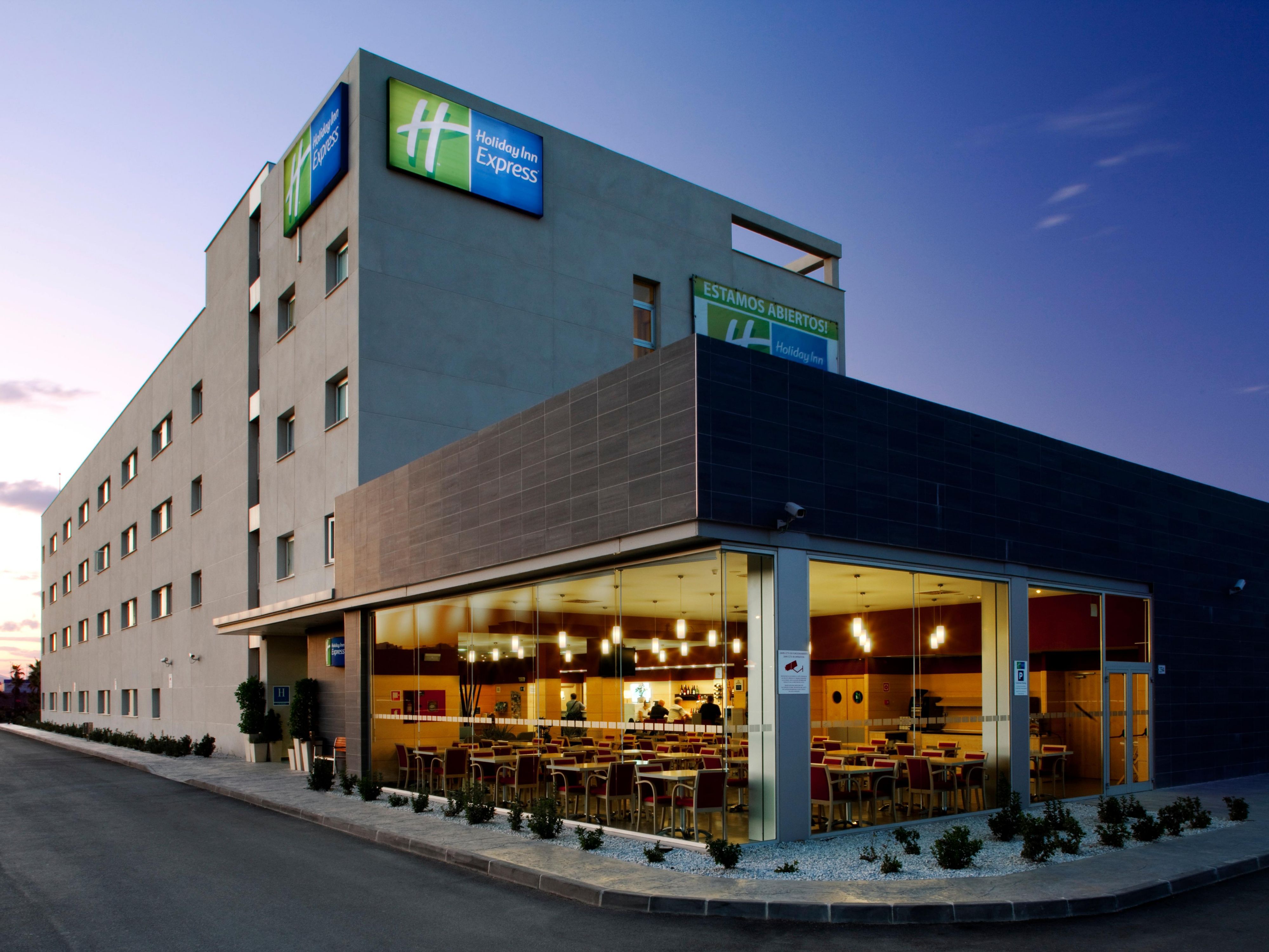 malaga airport to holiday inn express