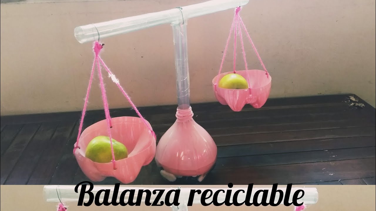 balanza con material reciclado