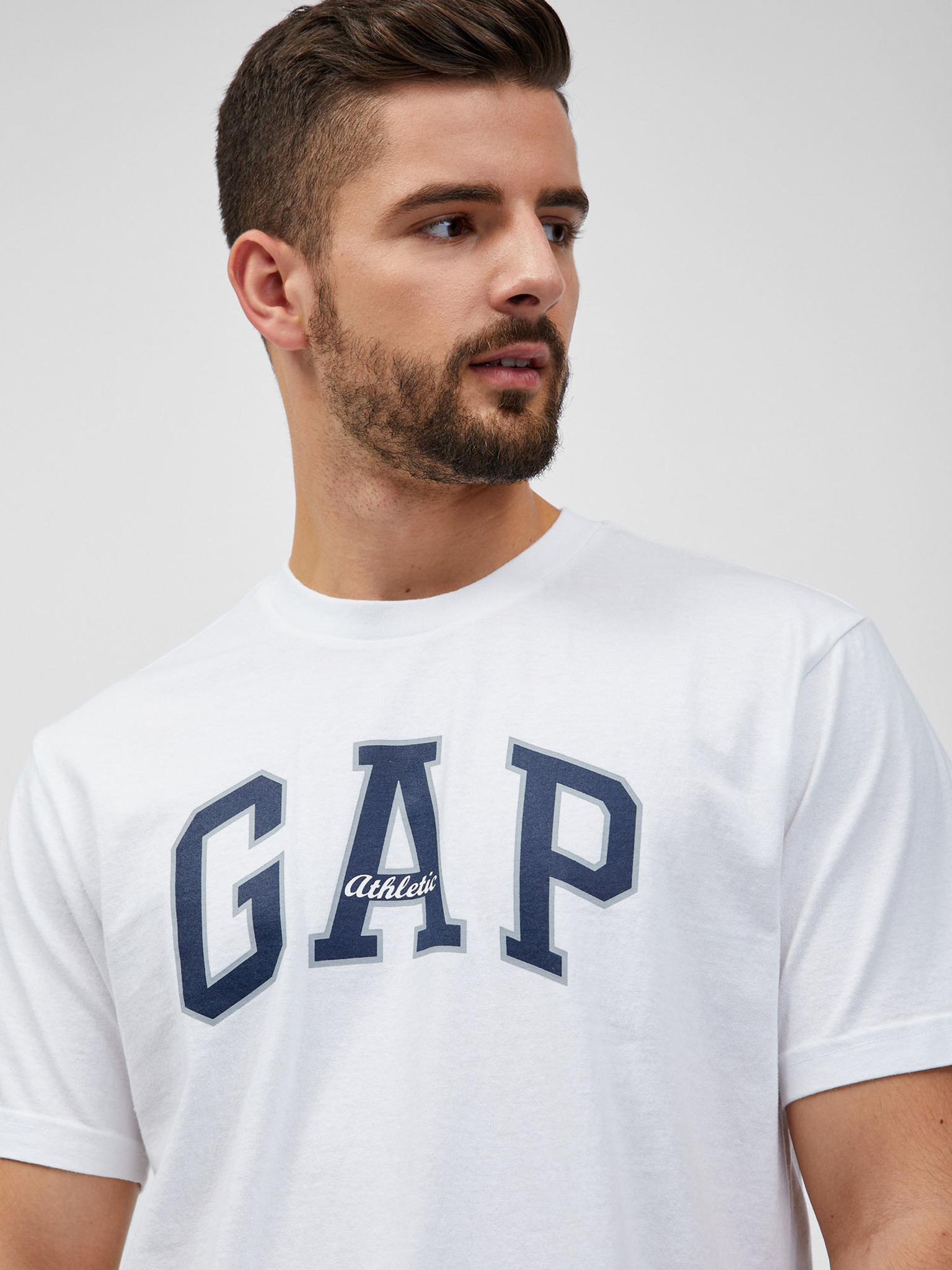 gap white t shirt