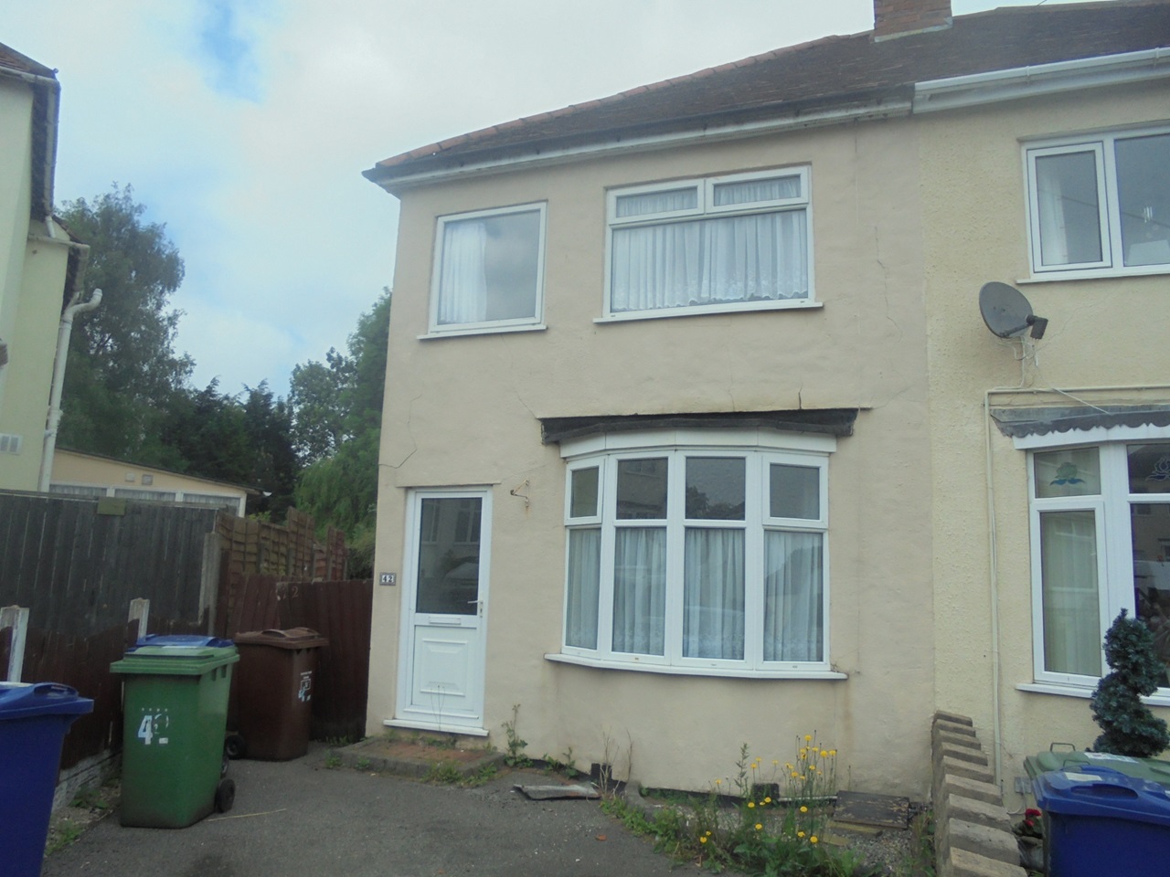 2 bed house to rent cannock