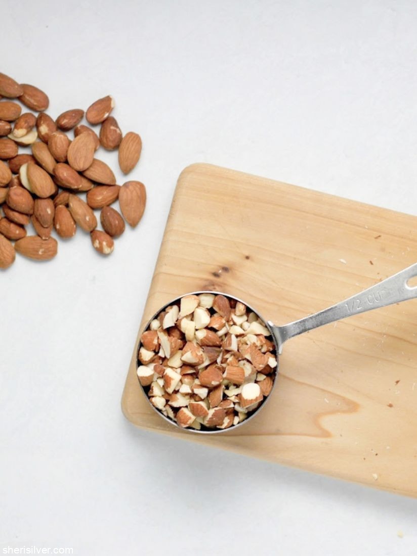 1/2 cup almonds