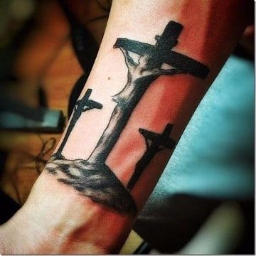 tatuaje de jesus en la cruz