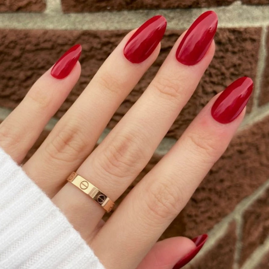 red nails almond