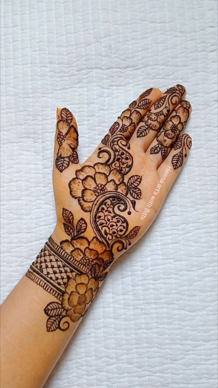 modern mehndi design for front hand