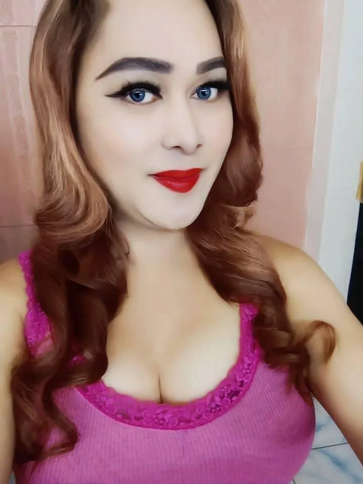 ehotlovea chaturbate