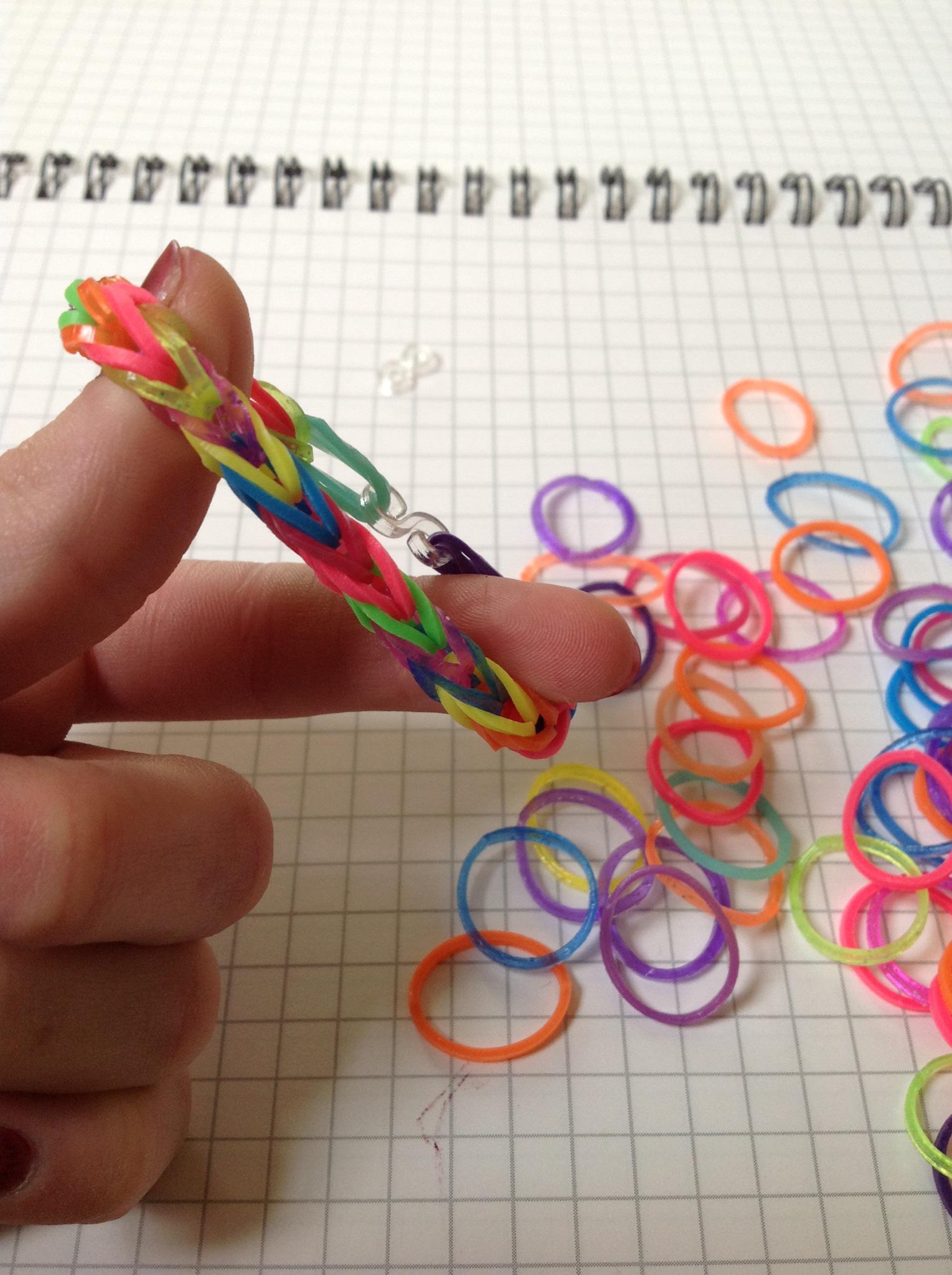 how do i make a loom bracelet