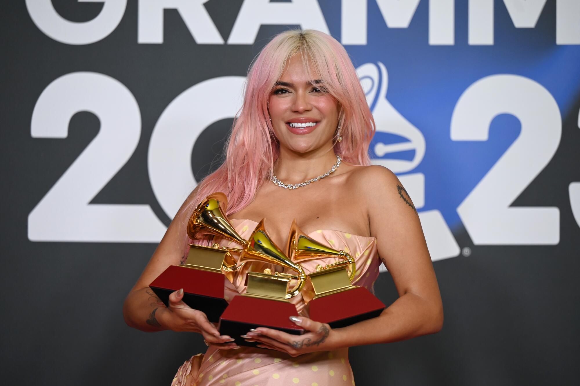 latin grammy 2023 vecina rubia