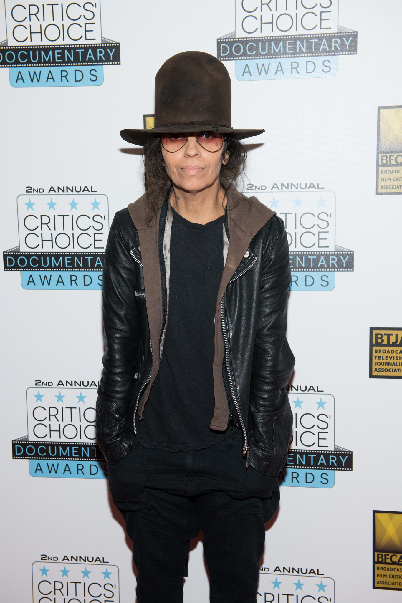 linda perry height