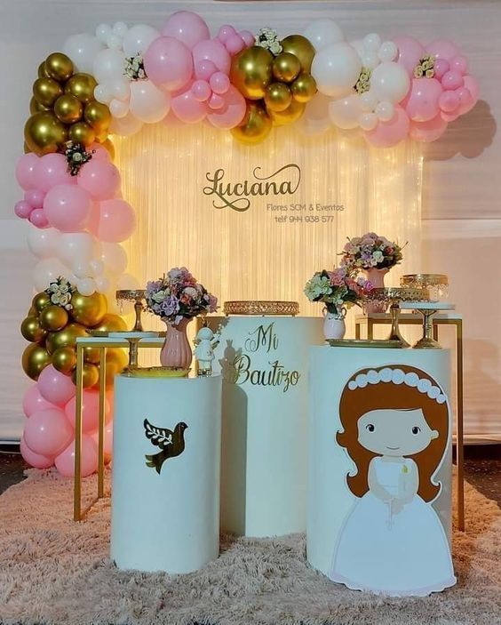 decoracion con globos para bautizo de niña en casa