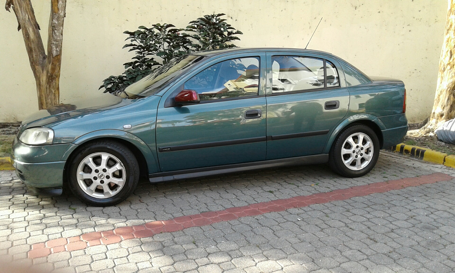 astra 2003 precio