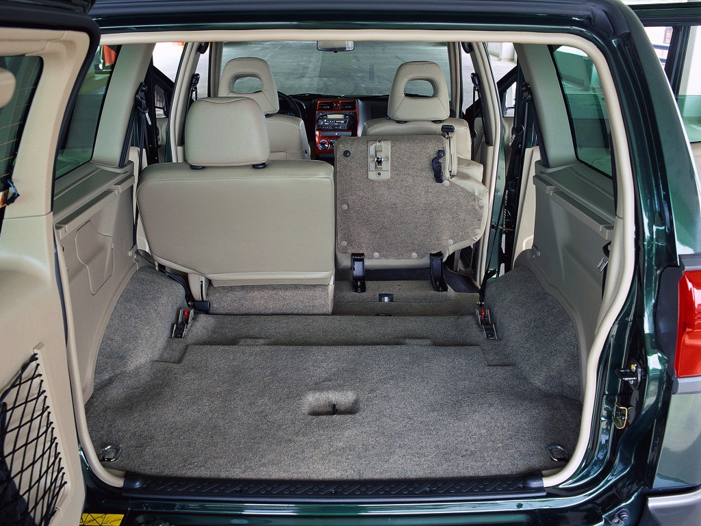 nissan terrano seating capacity