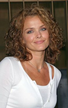 dina meyer measurements