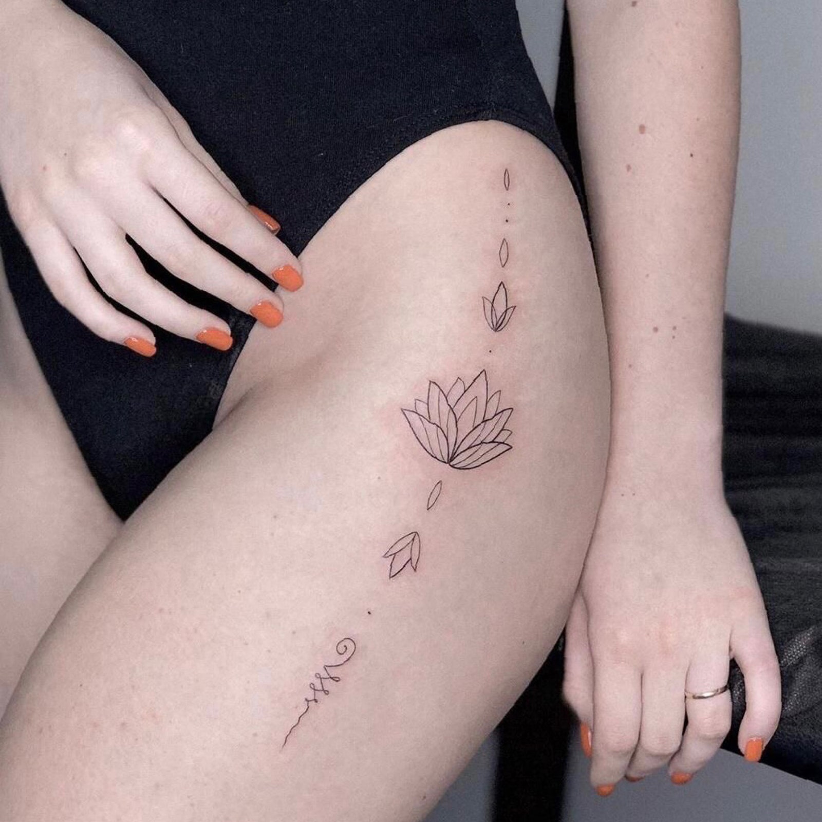 tatuajes pequeños en pierna