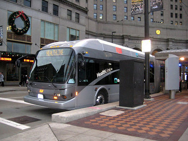 detroit to cleveland bus