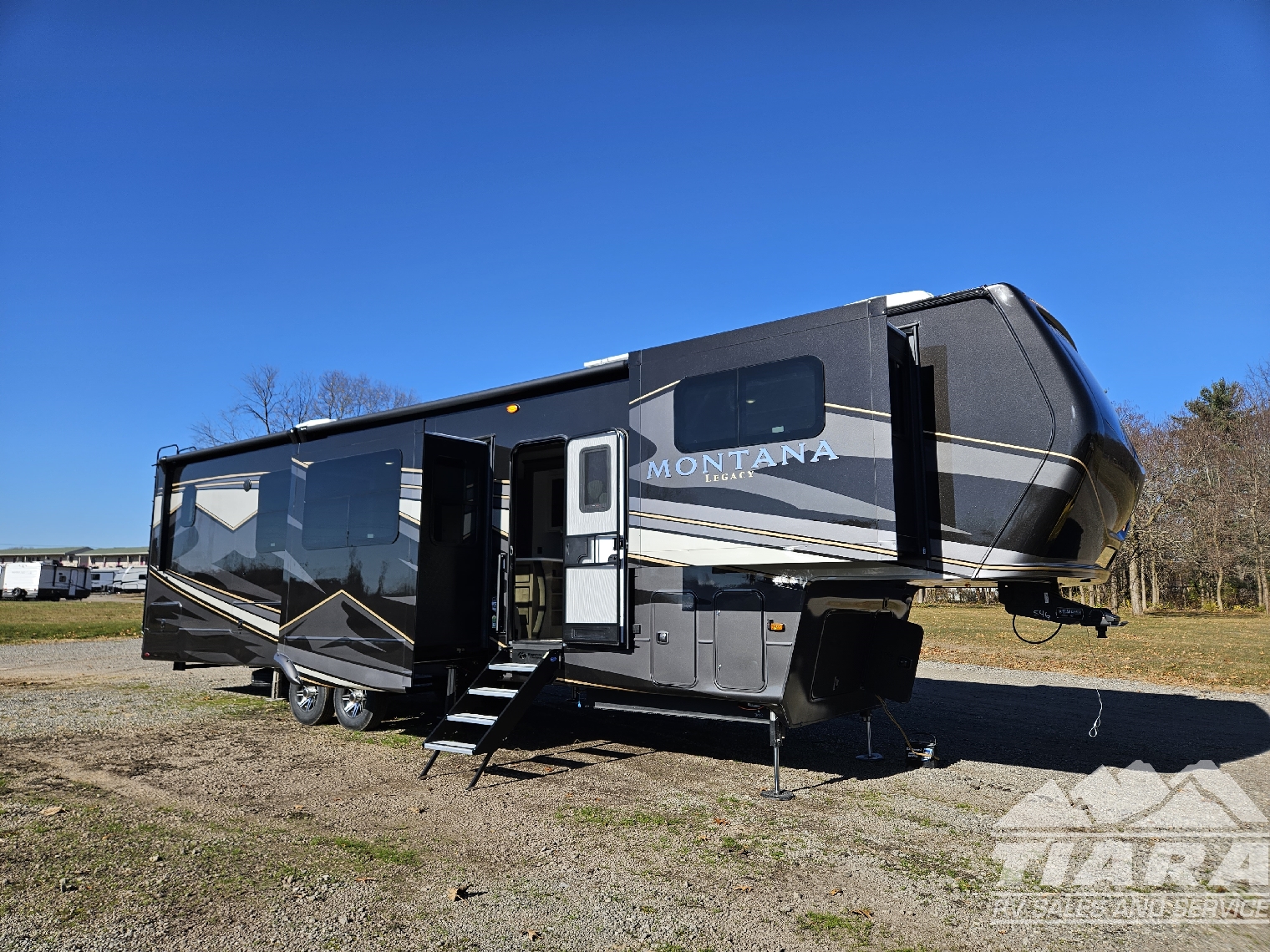 montana legacy fifth wheel