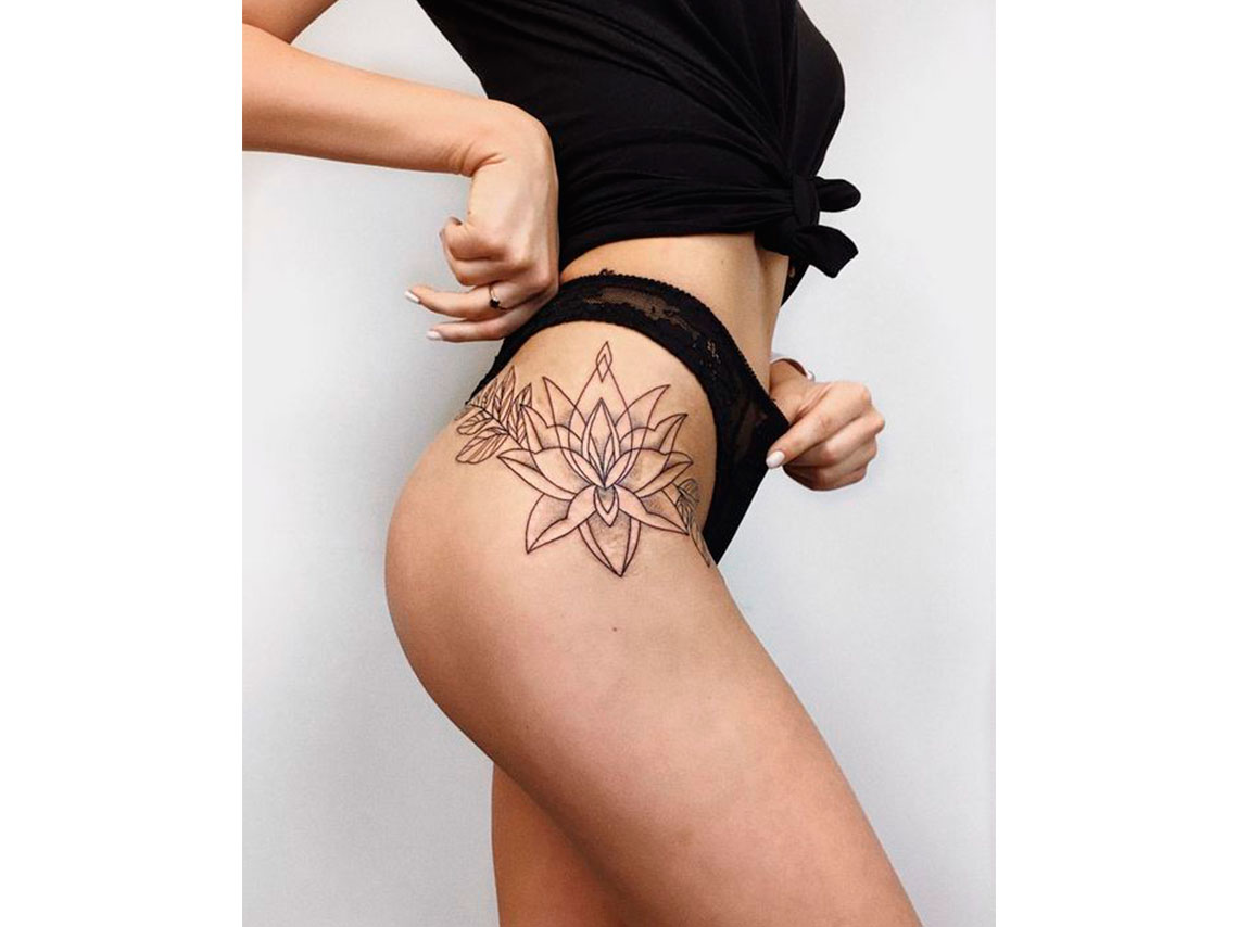 tatuaje gluteos mujer