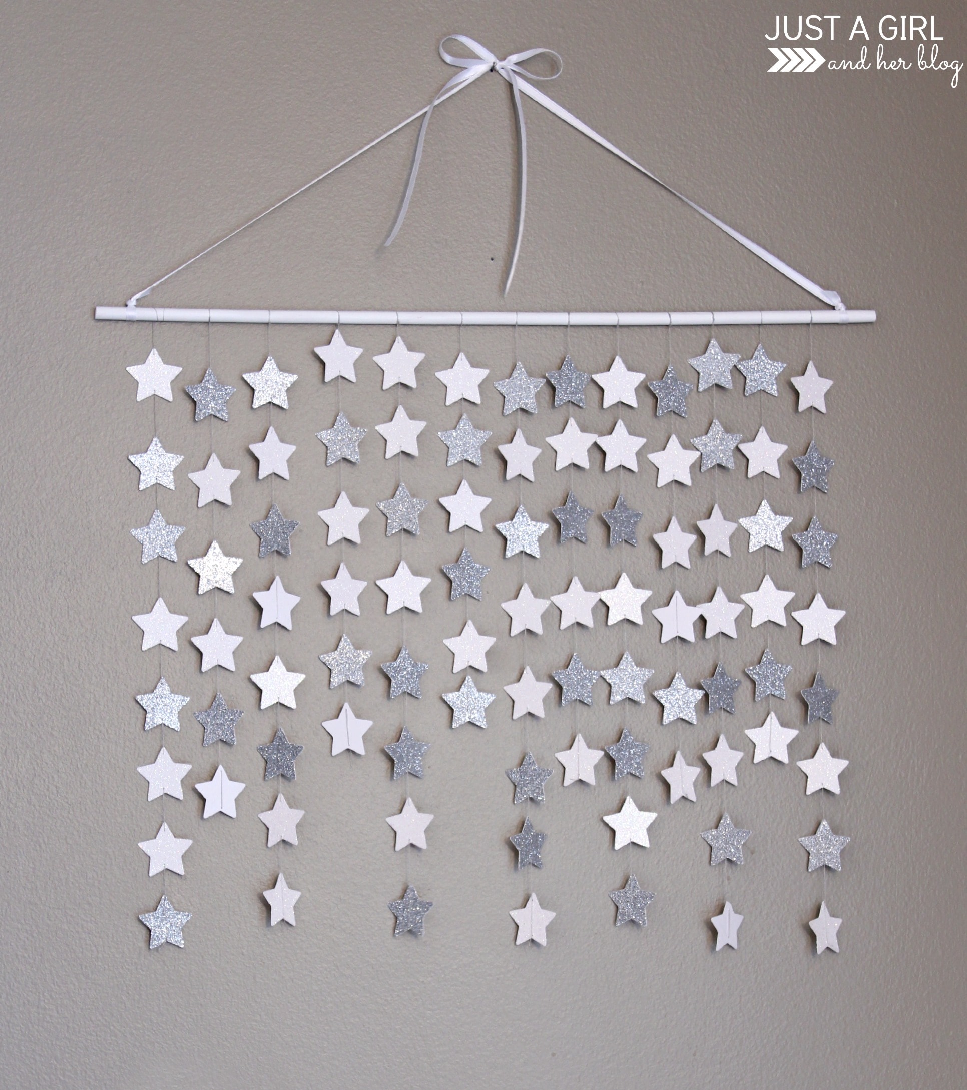 paper star wall hanging