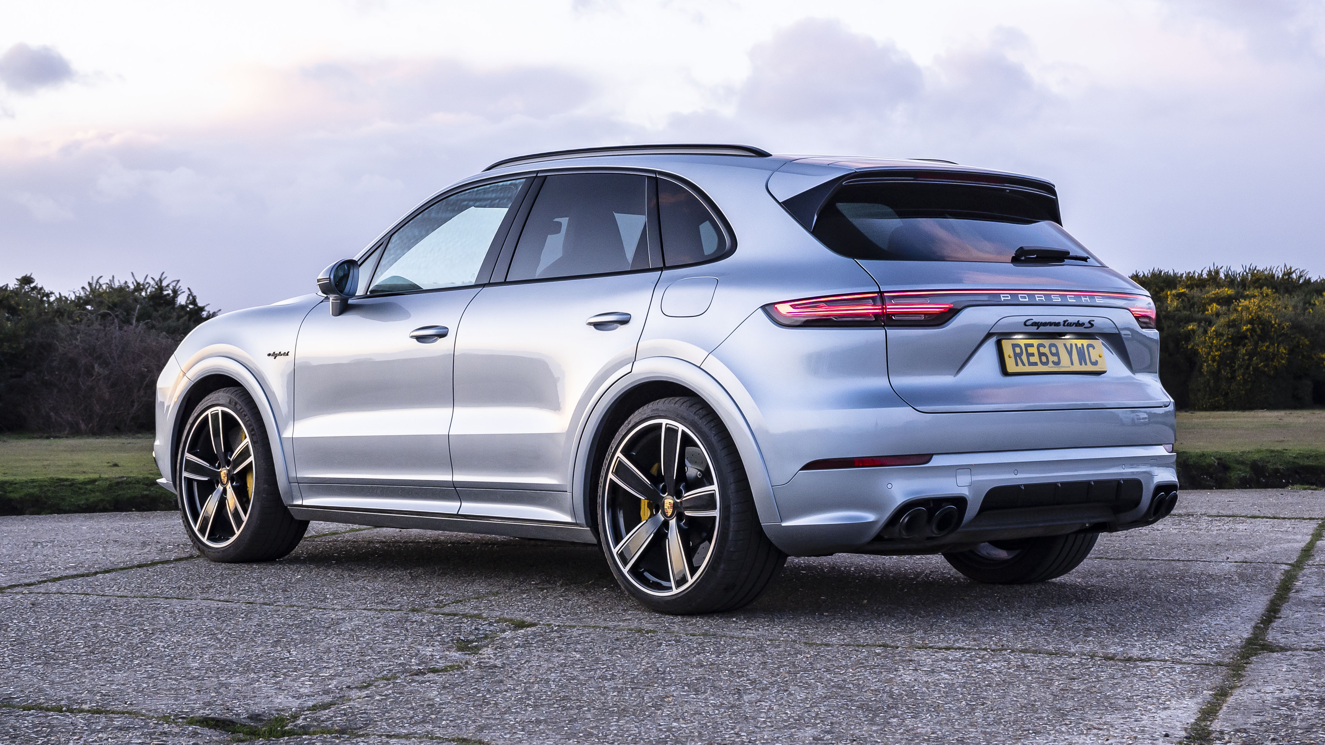 porsche cayenne turbo specs