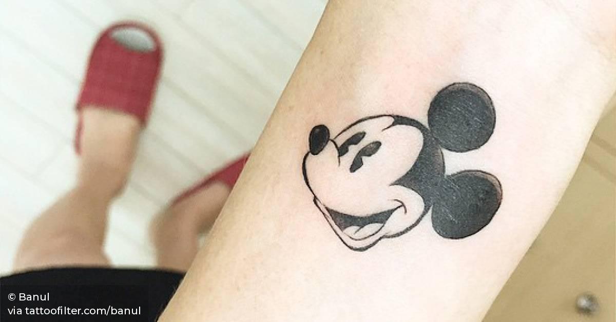 tatuaje mickey mouse