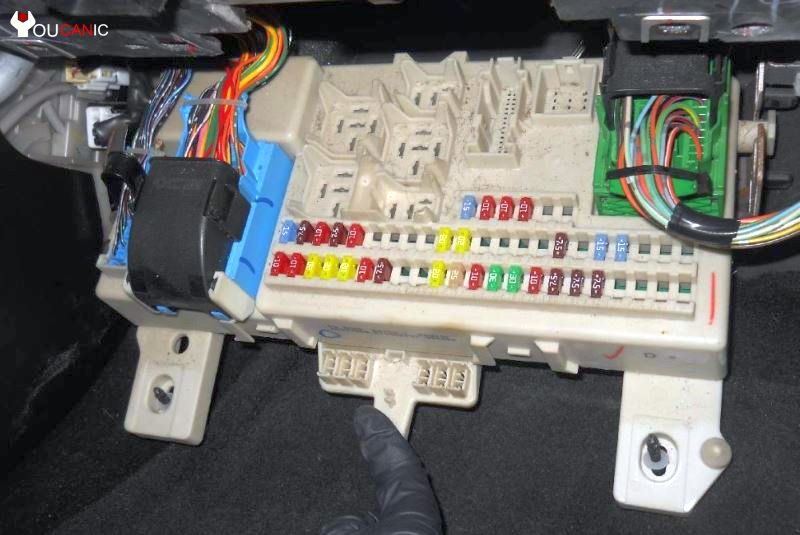 2008 mazda 3 fuse box location