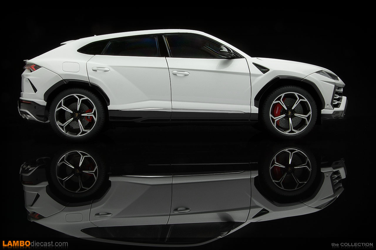 lamborghini urus side view