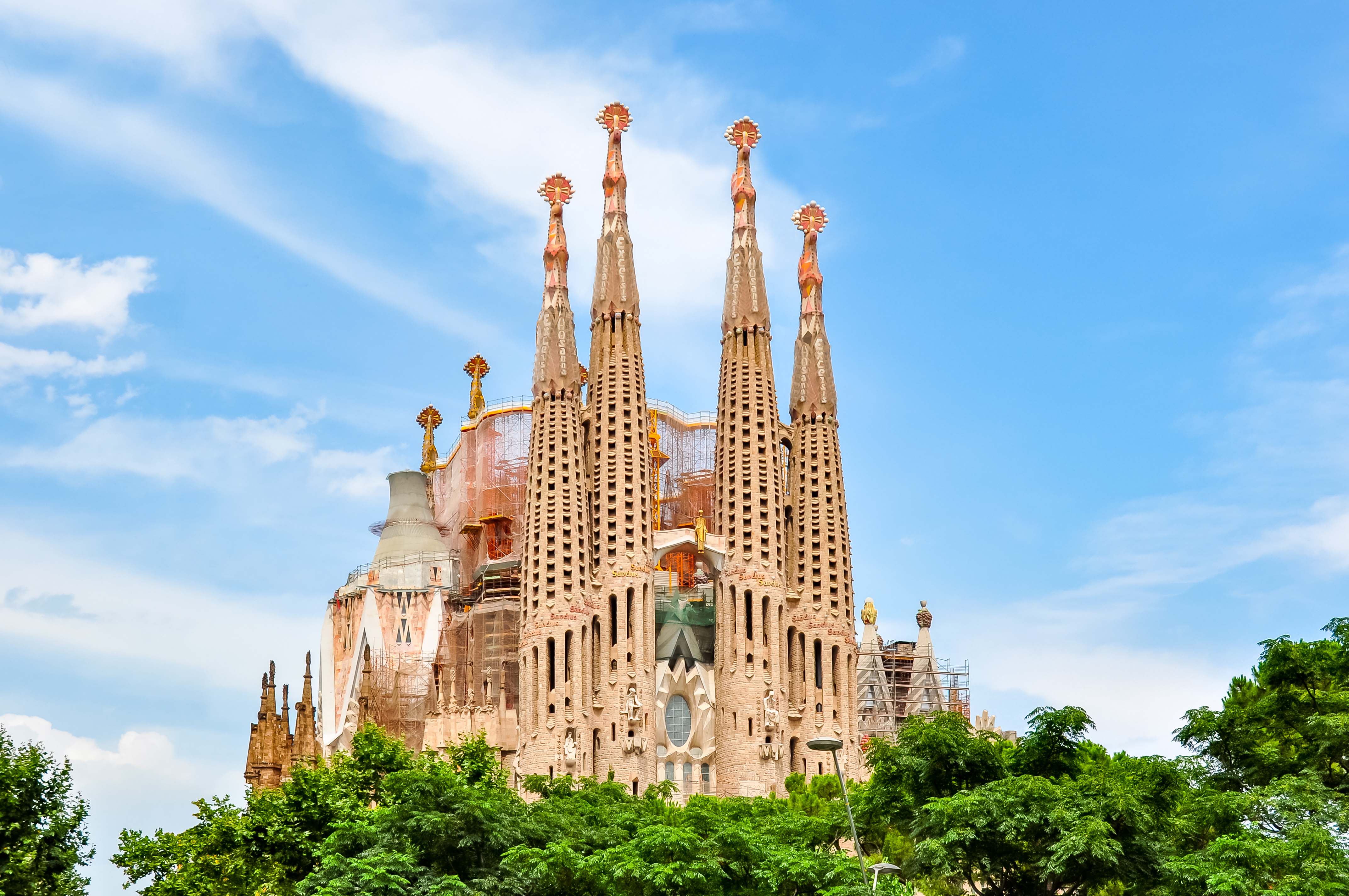 can i wear shorts to sagrada familia