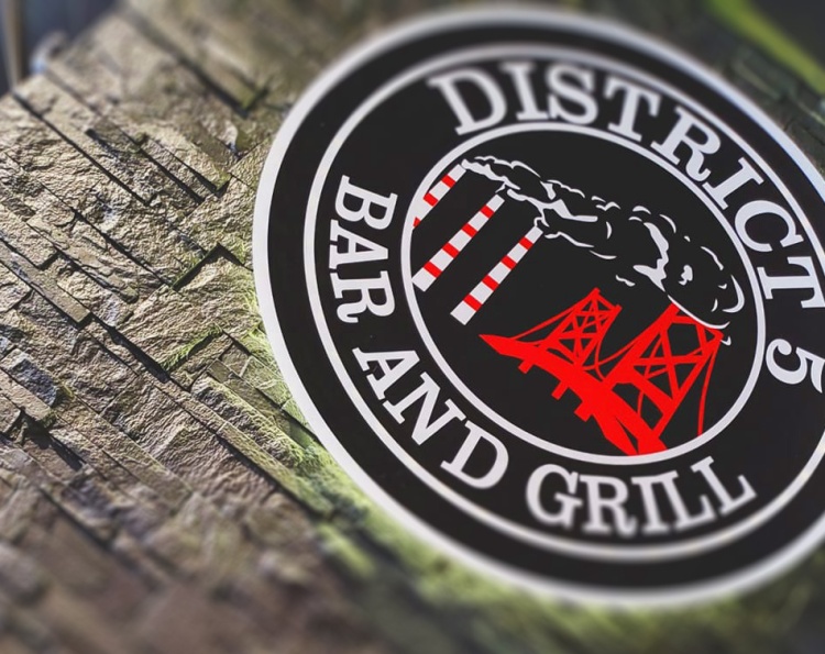 district 5 bar & grill