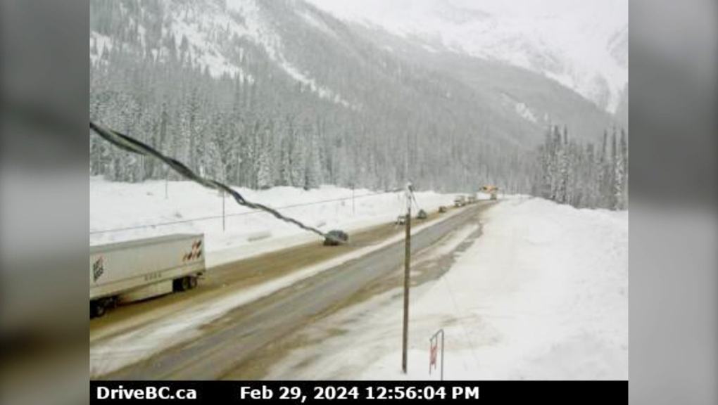 golden to revelstoke highway closure