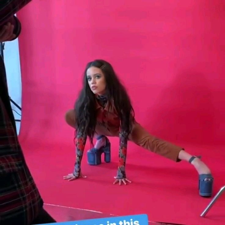 jenna ortega twerk