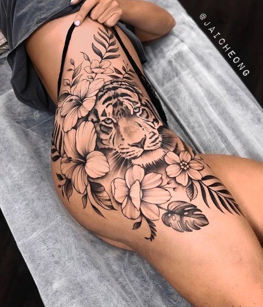 muslo tatuajes en la pierna para mujeres delicados