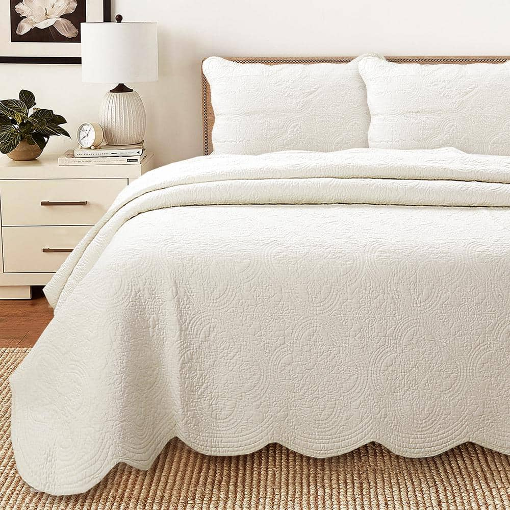 queen size white bedspread