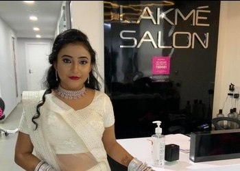 best makeup parlour near me