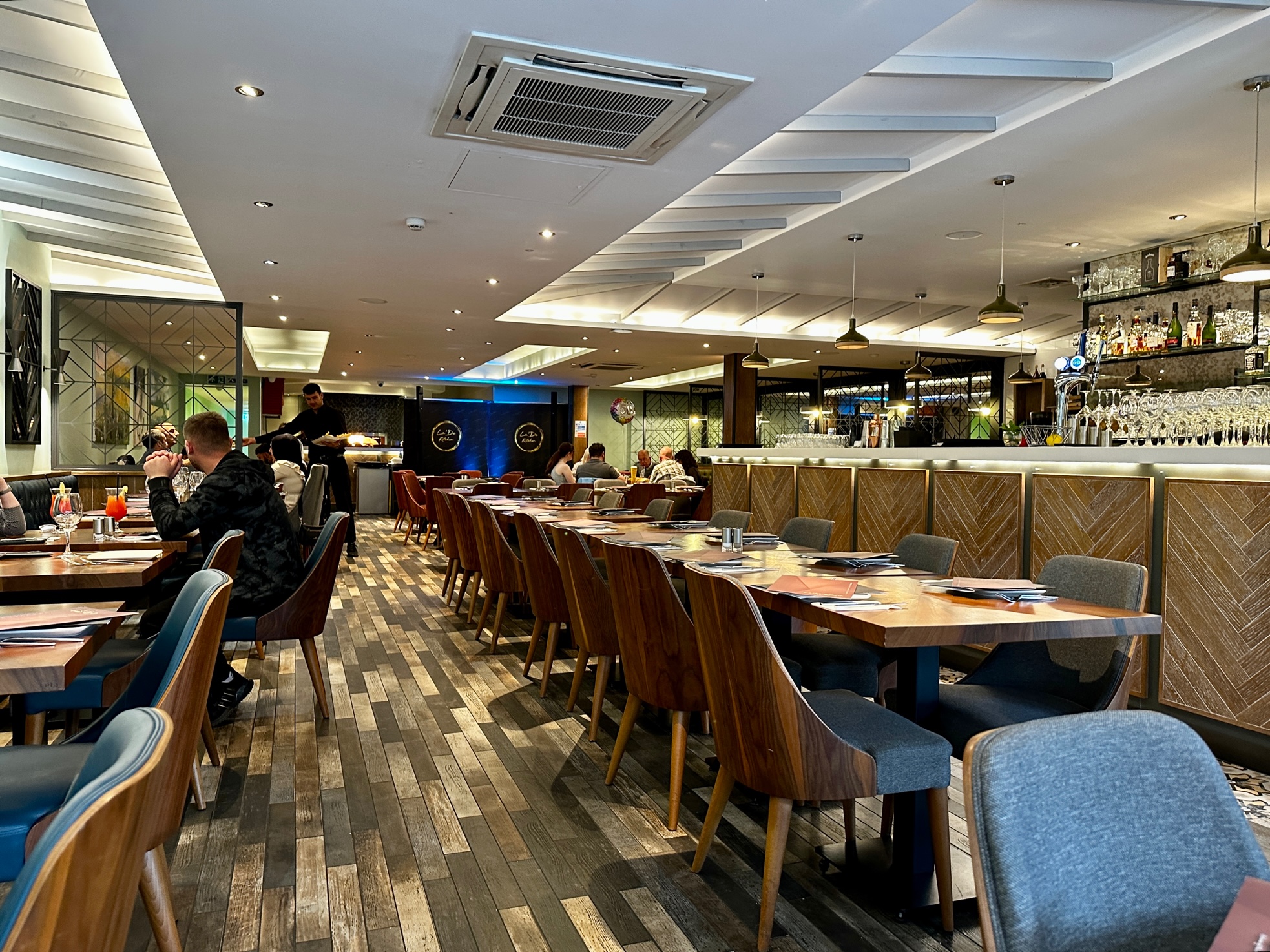 restaurants in woodley