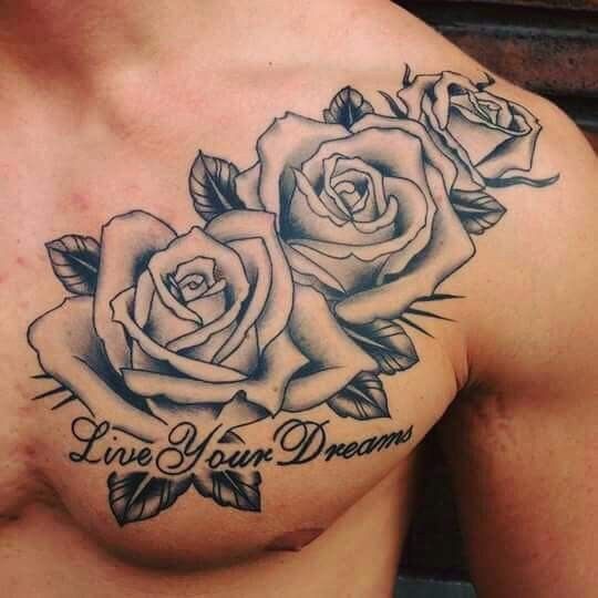 tatuajes de rosas en el pecho para hombres