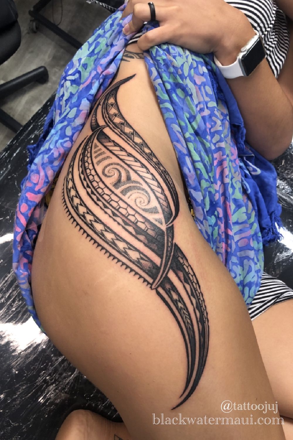 polynesian tattoo leg woman