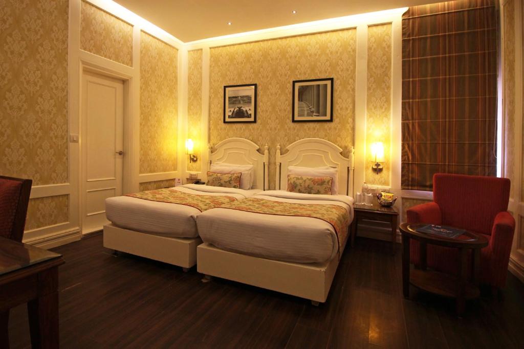 hotel bright connaught place