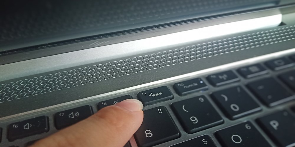 how to turn on keyboard light on hp laptop