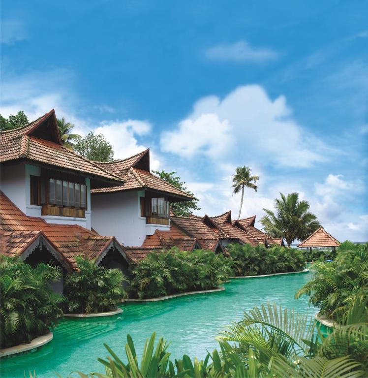 resorts in kumarakom for family