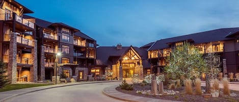 hotels invermere bc