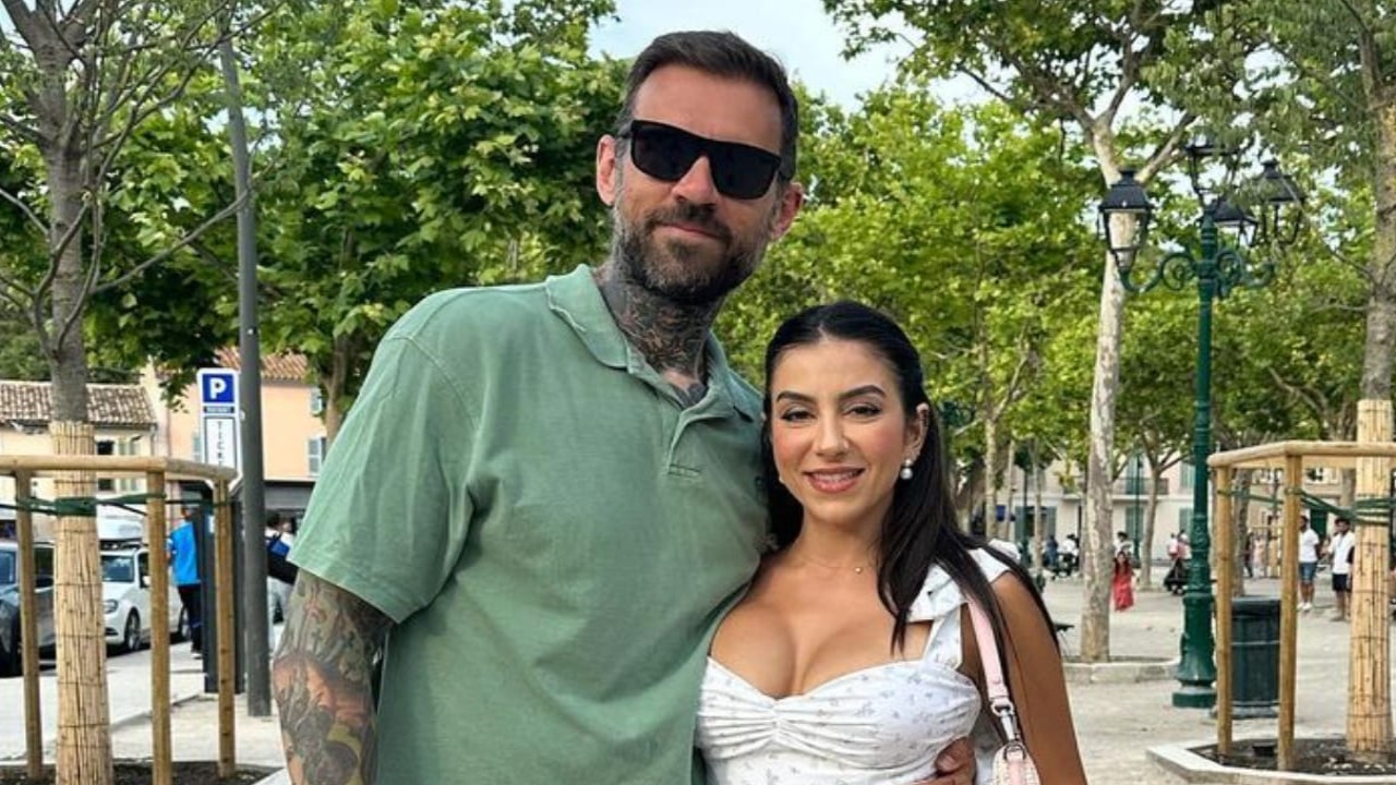 adam 22 wife