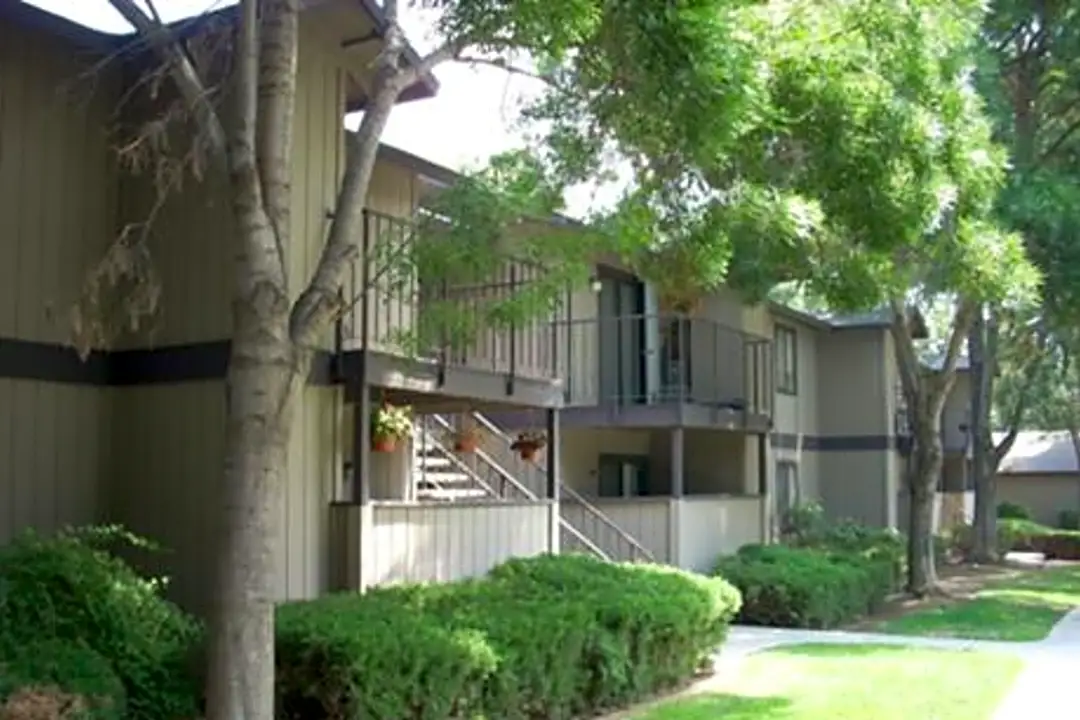 the lakes apartments fresno