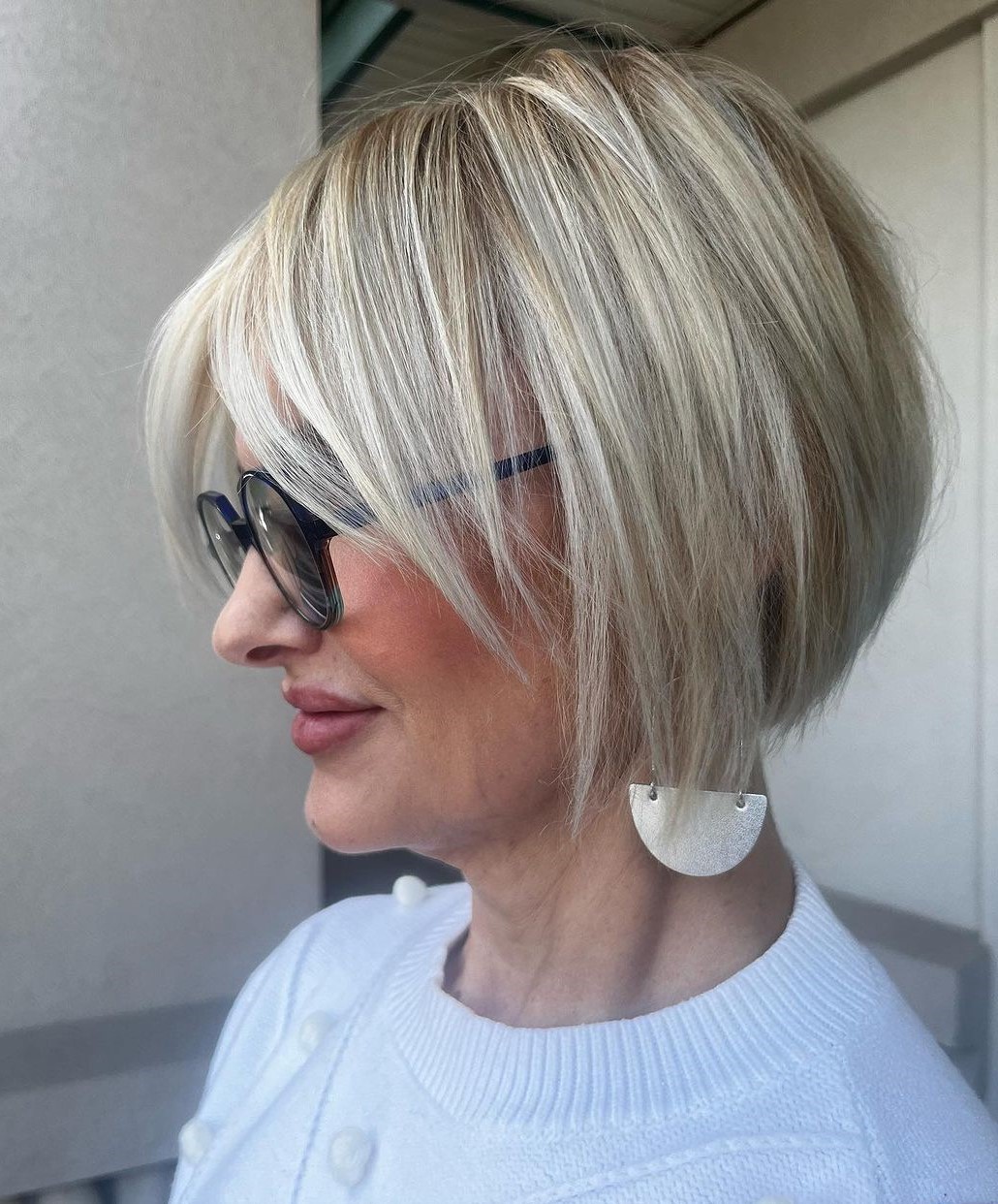 cropped hairstyles for older women